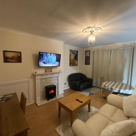 Private Lounge And Double Room Kilwinning Buitenkant foto