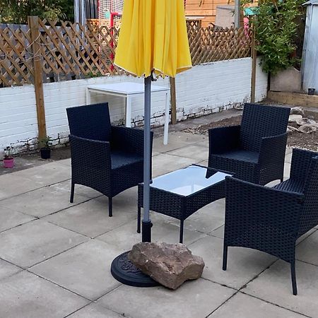 Private Lounge And Double Room Kilwinning Buitenkant foto