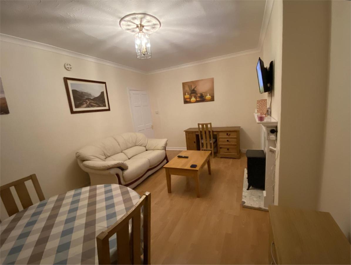Private Lounge And Double Room Kilwinning Buitenkant foto