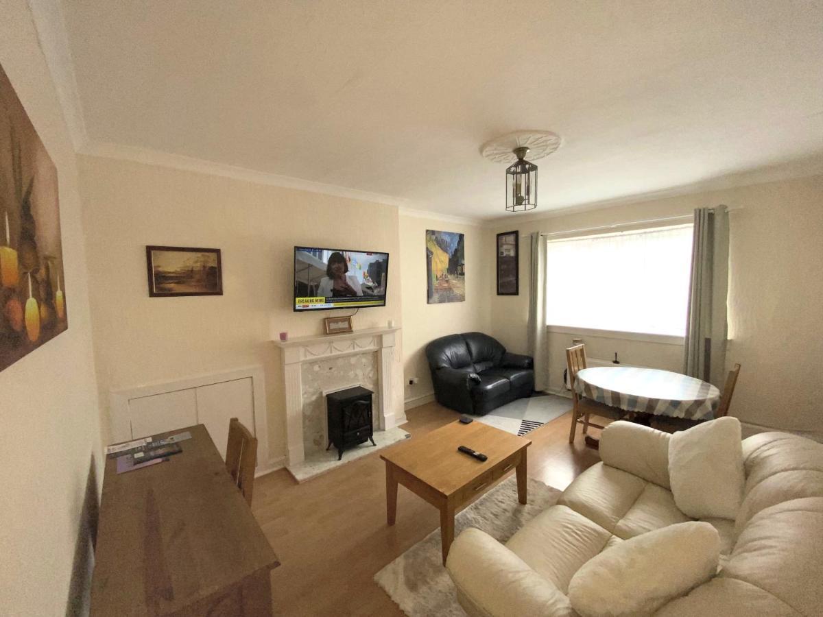 Private Lounge And Double Room Kilwinning Buitenkant foto