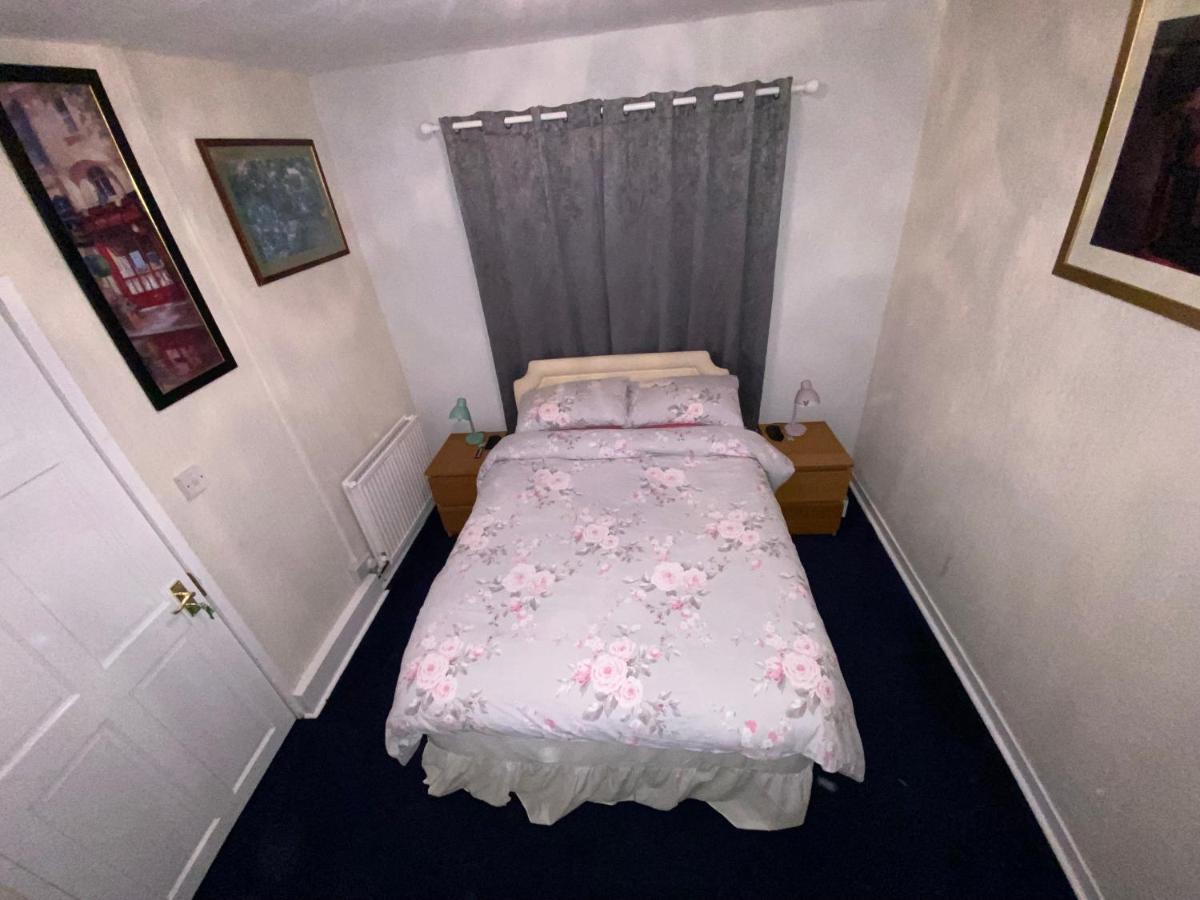 Private Lounge And Double Room Kilwinning Buitenkant foto