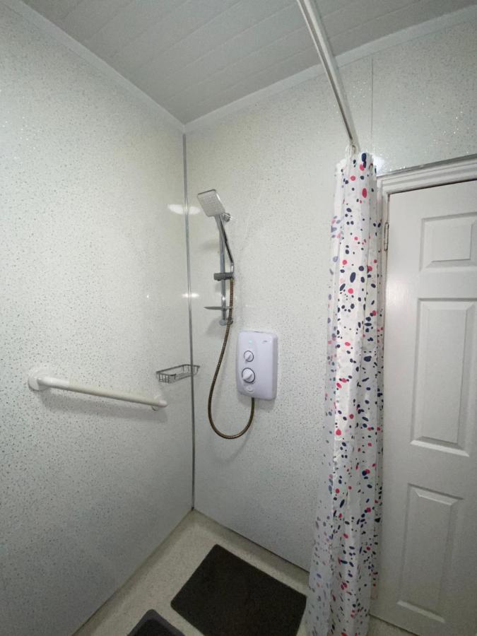 Private Lounge And Double Room Kilwinning Buitenkant foto